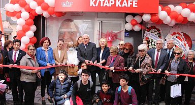 Efeler'de on sekizinci Kitap Kafe açıldı