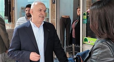 Efsane Başkan Ergüler, genç seçmeni şaşırttı: 25 yıldır aynı telefonu kullanıyorum, hiç korumam olmadı