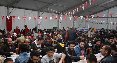 Elazığ Belediyesi'nden bin kişilik iftar sofrası