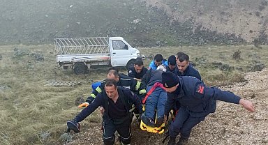 Elazığ'da kontrolden çıkan pikap devrildi: 1 yaralı