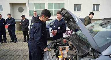 Elektrikli otomotiv sektörünün nitelikli eleman ihtiyacını karşılayacak kurs başladı