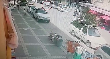 Elektrikli scooterin yayaya çarptığı anlar kamerada