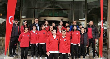 Elite World Van Otel kadın futbolcuları ağırladı
