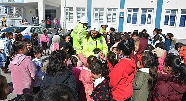 Emniyet müdürlüğü tarafından öğrencilere trafik eğitimi verildi