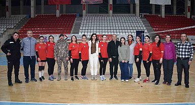Emniyetin kadınları finalde
