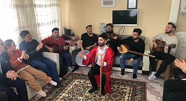 Engelli Nurcan'a meddahlı doğum günü sürprizi