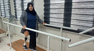 Enkazda eşini ve sağ bacağını kaybeden kadın protezine kavuştu