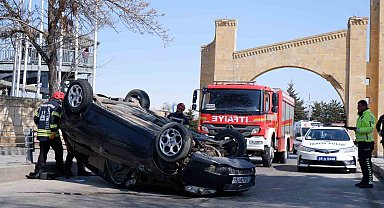 Erzurum'da araç takla attı