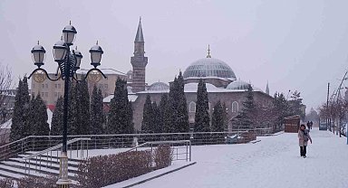 Erzurum'da Mart kapıdan baktırdı