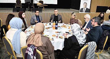 Esenyurt Belediye Başkanı Bozkurt, eğitimcilerle iftar programında bir araya geldi