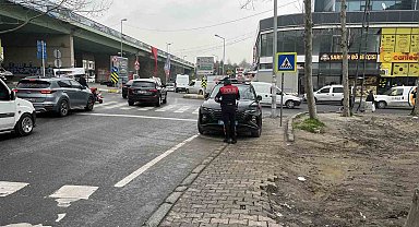 Esenyurt'ta film sahnelerini aratmayan polis ile şüpheli kovalamacası kamerada