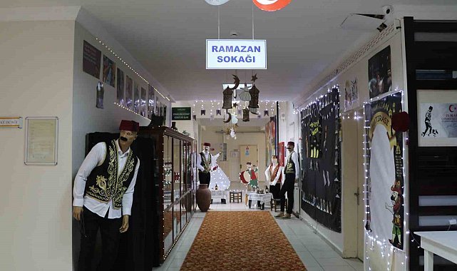 Eski Ramazanları okullarının koridorunda yaşatıyorlar