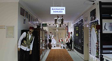 Eski Ramazanları okullarının koridorunda yaşatıyorlar
