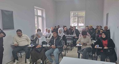Eskişehir Sarıcakaya'da tarımda kalıntı ile mücadele kapsamında bilgilendirme toplantısı düzenlendi