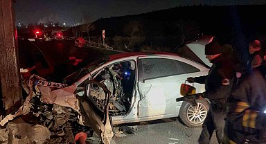 Eskişehir'de feci kaza: 190 kilometre hızla direğe çarpan otomobilin sürücüsü hayatını kaybetti