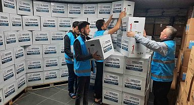 Eskişehir'de KYK personelinden ihtiyaç sahiplerine imece usulü yardım
