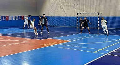 Eskişehir'in ev sahipliği yaptığı Futsal Az Görenler 1. Llig'inde ilk maçlar oynandı