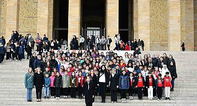 Eskişehirli öğretmen, öğrenci ve velilerden Anıtkabir'e ziyaret