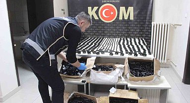 Ev eşyalarının arasında binlerce tabanca namlusu ile fişek yatağı ele geçirildi