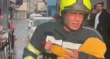 Ev yangınında 3 çocuk itfaiye ekiplerince son anda kurtarıldı