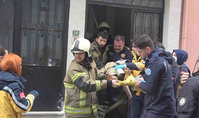 Evde çıkan yangında can pazarı: 2 yaralı