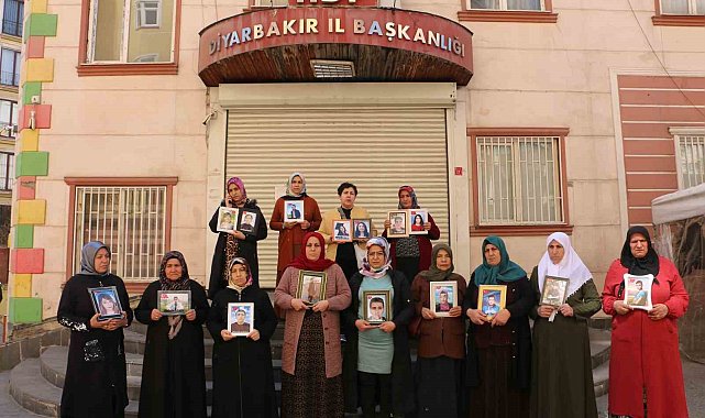 Evlat nöbetindeki aileler 8 Mart'ı buruk geçirdi