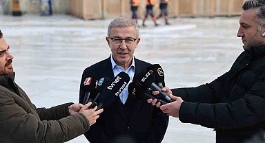 Eyüpsultan Cami ve meydanı gül suyu ile yıkandı