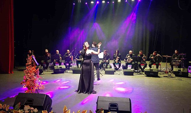 Farklı meslek gruplarından oluşan korodan muhteşem konser: Dakikalarca alkışlandılar