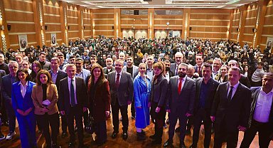 Farklı siyasi partilerden istifa eden bin üye AK Parti'ye katıldı
