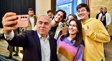 Fatih Belediye Başkanı Turan kütüphane gençleriyle iftarda bir araya geldi