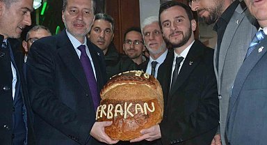 Fatih Erbakan: "İlk olarak belediyenin giriş kapısına 'Rüşvet alan da veren de melundur' tabelasını asacaklar"