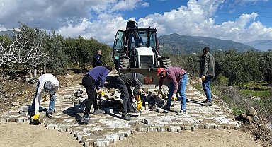 Feslek Mahallesi'nde yol yapım çalışmaları devam ediyor