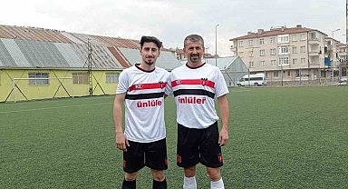 Futbolcu baba oğul, aynı takımda top koşturuyor