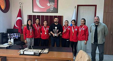 GAÜN'lü öğrenciler kupayla döndü