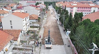 Gediz'de parke taşları yenileniyor