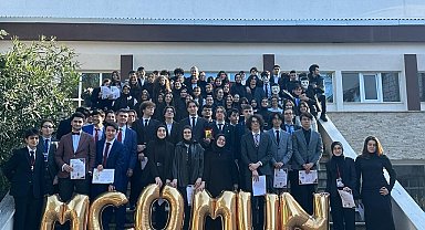 Geleceğin liderleri olarak Model Birleşmiş Milletler Konferansında diplomasi yaptılar