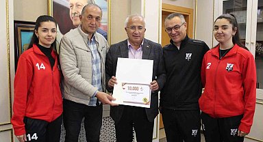 Genç voleybolcular Kütahya Şampiyonu unvanıyla bölgesel ligde ter dökecek