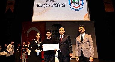 Gençler fikirleriyle yarıştı