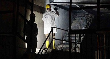 Geri dönüşüm deposu ve 5 iş yerinin küle döndüğü yangında 1 kişi öldü