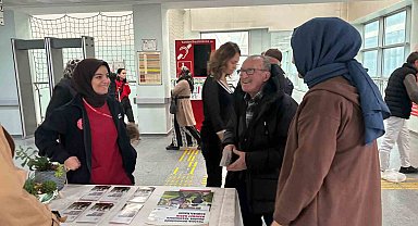 Geriontologlar bilgilendirme standı açtı