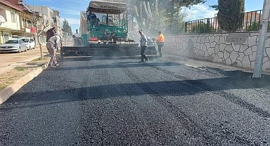 Gölbaşı Belediyesi Gazi Caddesini asfaltlıyor
