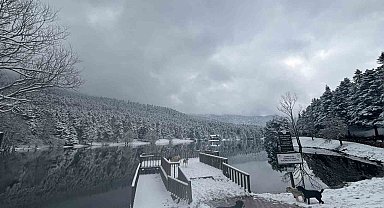 Gölcük Tabiat Parkı'nda kar kalınlığı 10 santimetreye ulaştı