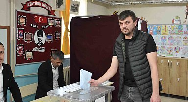 Görme engelli vatandaş, özel geliştirilen pusula ile oyunu kullandı