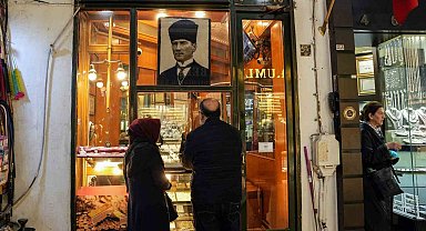Gram altın rekor tazeledi, yatırımcılarını sevindirdi