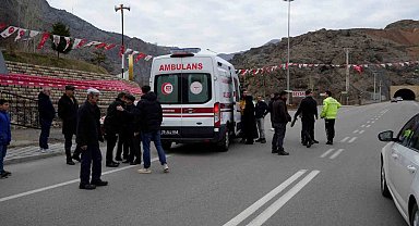 Gümüşhane'de yola atlayan 10 yaşındaki çocuğa otomobil çarptı