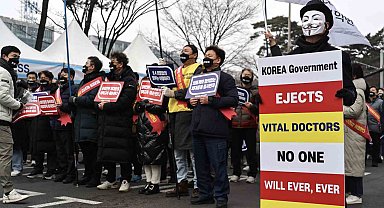 Güney Kore, greve giden yaklaşık 7 bin doktora yaptırım için harekete geçti