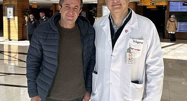 Gürcü hasta robotik cerrahi teknolojisiyle şifa buldu