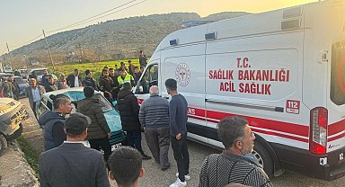 Hafif ticari araç ile otomobil çarpıştı: 1 yaralı