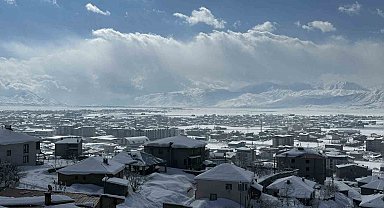 Hakkari'de 73 köy ve 118 mezra yolu ulaşıma kapandı