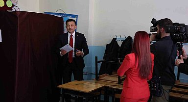 Hamza Dağ, oy kullandığı sandıktan birinci çıktı